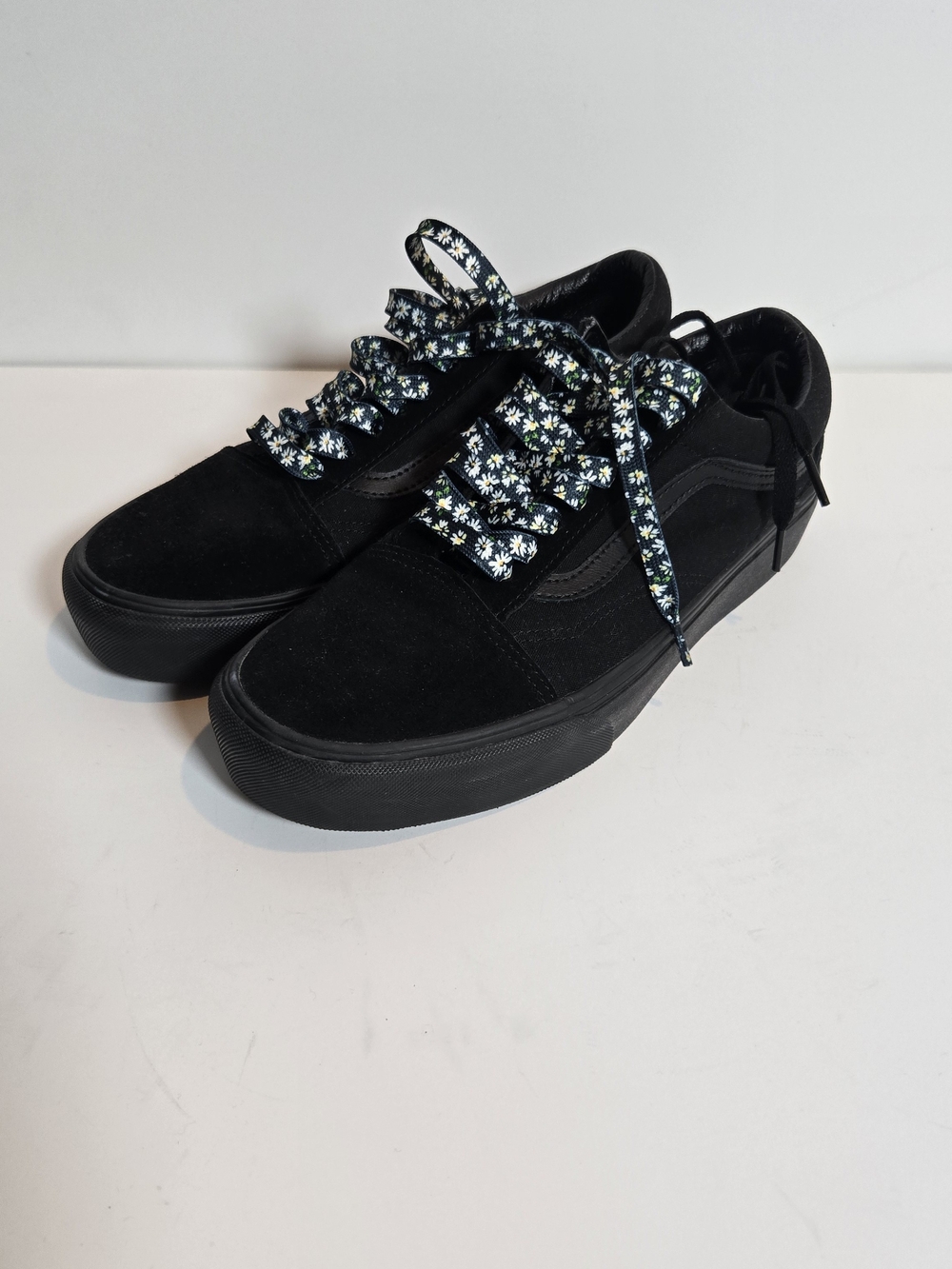 Vans Black Canvas/Suede Shoes with Daisy Laces